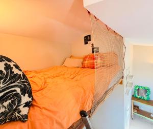 Ένα ή περισσότερα κρεβάτια σε δωμάτιο στο Provençal Getaway Pool Studio Hiking +18 φωτογραφίες