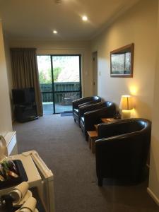 A seating area at Lake Roxburgh Lodge