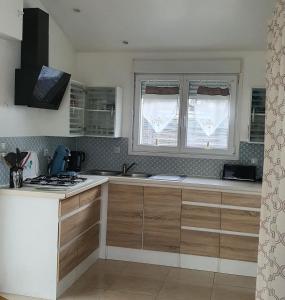 Una cocina o cocineta en Gîte de l'Aiguille