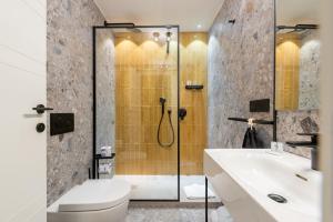 Koupelna v ubytování Residenza Leutari + 76 fotografií