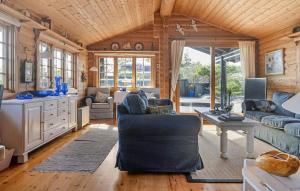 Χώρος καθιστικού στο Awesome Home In Skjærhalden With House A Panoramic View