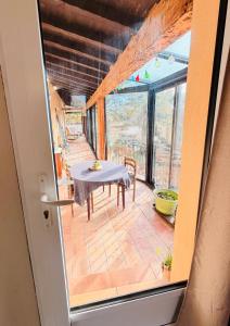 Μπαλκόνι ή βεράντα στο Provençal Getaway Pool Studio Hiking