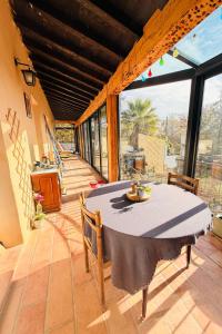 Μπαλκόνι ή βεράντα στο Provençal Getaway Pool Studio Hiking