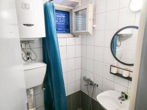 Ένα μπάνιο στο Hostel Budva +44 φωτογραφίες