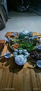 Φαγητό σε αυτό το δωμάτιο σε οικογενειακή κατοικία ή κάπου εκεί κοντά