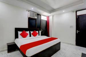 Postel nebo postele na pokoji v ubytování Hotel O Ap Royal