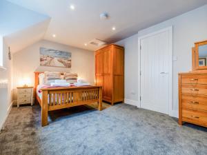 Ένα ή περισσότερα κρεβάτια σε δωμάτιο στο Nest Holiday Home