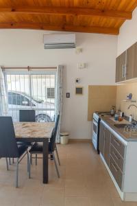 a kitchen with a table and a dining room at Complejo STC SomoS in Colón