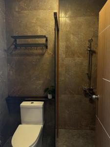 Ένα μπάνιο στο New hotel in Aonang krabi