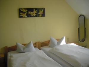 Postel nebo postele na pokoji v ubytování Hotel Feilen-Wolff