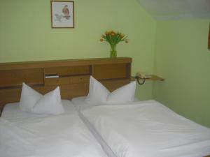 Postel nebo postele na pokoji v ubytování Hotel Feilen-Wolff