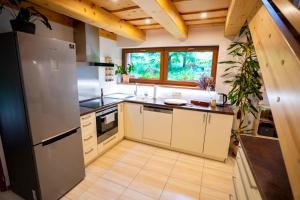 Kuchyň nebo kuchyňský kout v ubytování Chata Pod Soláněm