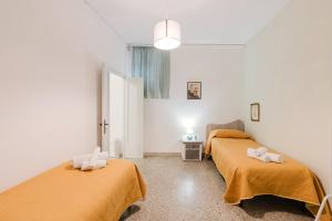 Ένα ή περισσότερα κρεβάτια σε δωμάτιο στο Beneath The Castle - Apartment