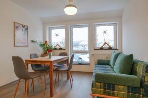 Et opholdsområde på Wunderschöne große Ferienwohnung in Aue