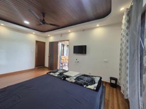 TV a/nebo společenská místnost v ubytování GaVi Homestay + 26 fotografií