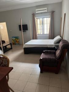Una cama o camas en una habitación de Dleum Homes & Apartments Cotonou
