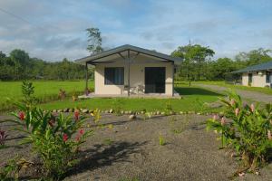 Κήπος έξω από το Twins of Paradise Getaway Casa A