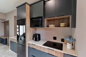 Køkken eller tekøkken på Modern 4 sleeper, hot tub, BBQ