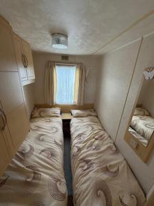 Postel nebo postele na pokoji v ubytování 215 North Happy Days