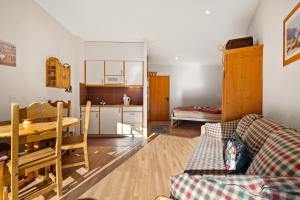 Postel nebo postele na pokoji v ubytování Mont-Fort E4 - 2 pers- au pied des pistes