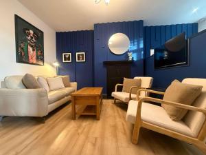 Predel za sedenje v nastanitvi The Pavilion- 2 King Beds Work Desks Dolce Gusto