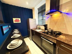 Kuhinja oz. manjša kuhinja v nastanitvi The Pavilion- 2 King Beds Work Desks Dolce Gusto + 2 fotografiji