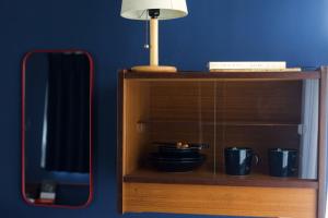 Příslušenství pro přípravu čaje a kávy v ubytování かど by ココカ古書店