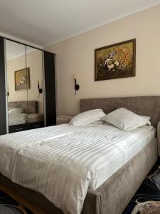 Ένα ή περισσότερα κρεβάτια σε δωμάτιο στο Alex Suite