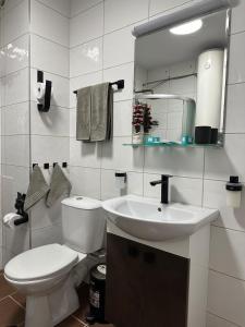 Ένα μπάνιο στο Alex Suite +7 φωτογραφίες