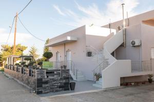 Το κτήριο όπου στεγάζεται  η παραθεριστική κατοικία