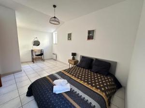 Ένα ή περισσότερα κρεβάτια σε δωμάτιο στο La Halte des Pierrus