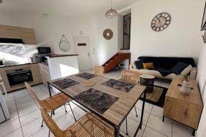 Η κουζίνα ή μικρή κουζίνα στο La Halte des Pierrus