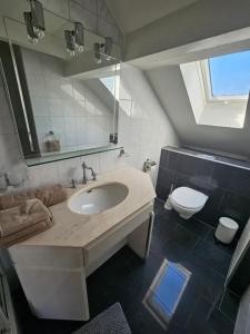 Koupelna v ubytování T1 Gästehaus Wohlen AG