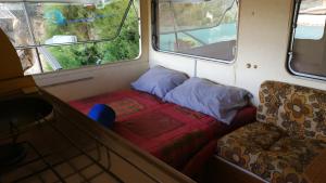 Χώρος καθιστικού στο CaravanaStar vistas a la Montaña y Mar como horizonte