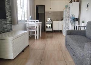 Køkken eller tekøkken på comodo y luminoso monoambiente + 20 billeder