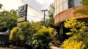 Κήπος έξω από το Blue Heaven Hotel