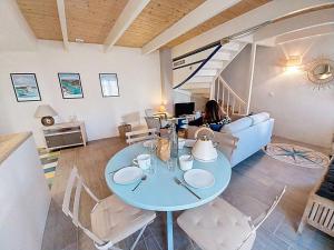 Χώρος καθιστικού στο Maison de charme 3* à Étel, confort moderne et jardin paisible - FR-1-479-234 +16 φωτογραφίες