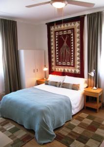 Ένα ή περισσότερα κρεβάτια σε δωμάτιο στο Pebble Stone House Bed & Breakfast