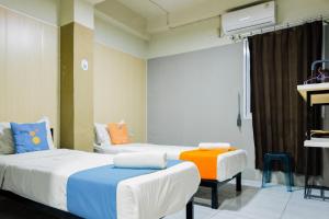 Una cama o camas en una habitación de Sans Hotel Havila Bengkulu