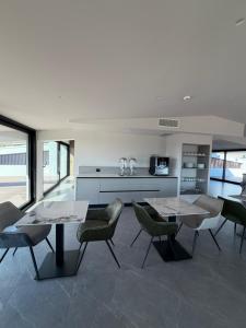 Kuchyň nebo kuchyňský kout v ubytování Lamal Hotel Napoli