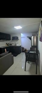 Η κουζίνα ή μικρή κουζίνα στο Seaside View Terrace Apartment