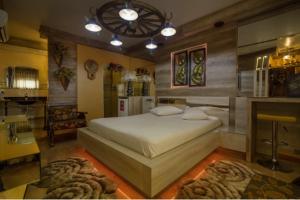 Ένα ή περισσότερα κρεβάτια σε δωμάτιο στο Golden Motel