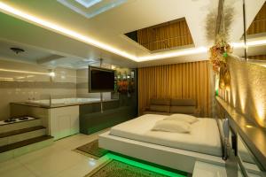 Ένα ή περισσότερα κρεβάτια σε δωμάτιο στο Golden Motel