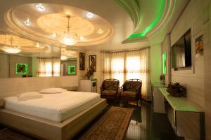 Ένα ή περισσότερα κρεβάτια σε δωμάτιο στο Golden Motel