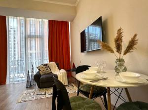 TV a/nebo společenská místnost v ubytování SarIn studio Self check-in Swimming pool