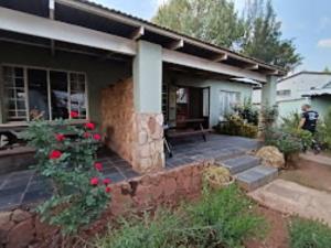 En have udenfor Dullstroom Artist Cottages