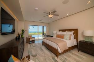 Postel nebo postele na pokoji v ubytování Casa Blue Sail 6 bdr Ocean View