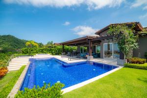 Bazén v ubytování Casa Blue Sail 6 bdr Ocean View nebo v jeho okolí