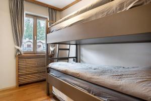 Кровать или кровати в номере Apt Design a Campiglio 400m funivie