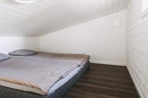 Postel nebo postele na pokoji v ubytování Stuga på ö / närhet till vatten